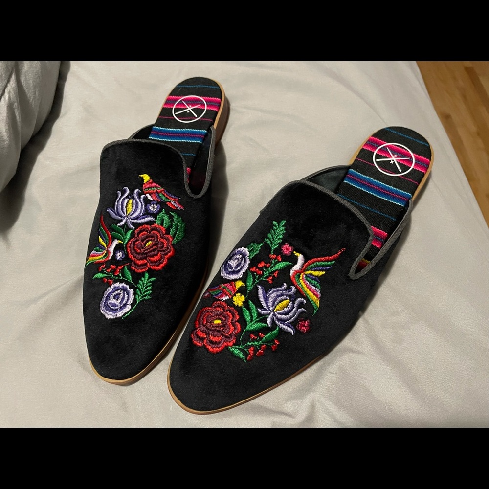 Inkkas slip ons size 8 new without tags